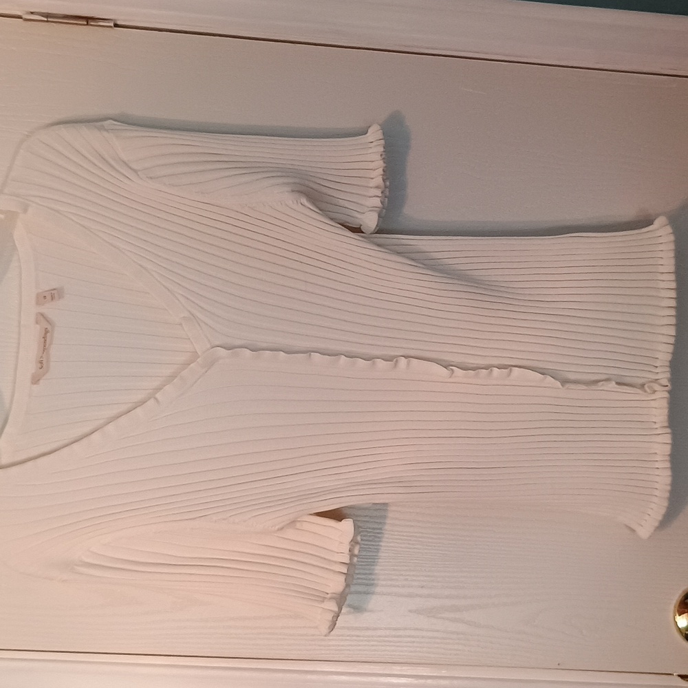 Soft Surroundings White Ribbed V-Neck Knit Top. Size 1X. Never worn.